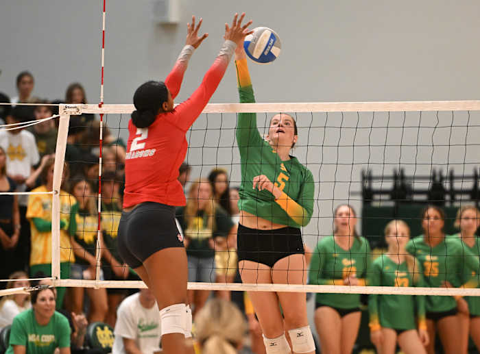 Mira Costa vs. Mater Dei girls volleyball by Heston Quan 8-29-23082920234 (2)